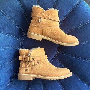 UGG Aliso Ankle Boot, Nubuck Leather, Chestnut, Women’s size 7.5